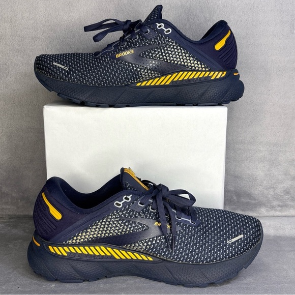 🔥🔥🔥Brooks Men's Athletic Shoes - Navy and Yellow Size: 9🔥🔥🔥 - Picture 2 of 11